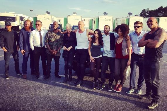 能在马路上这么任性飚车的也只有他们了！