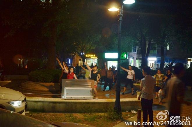 广场舞再升级!大妈跳舞用宝马发电