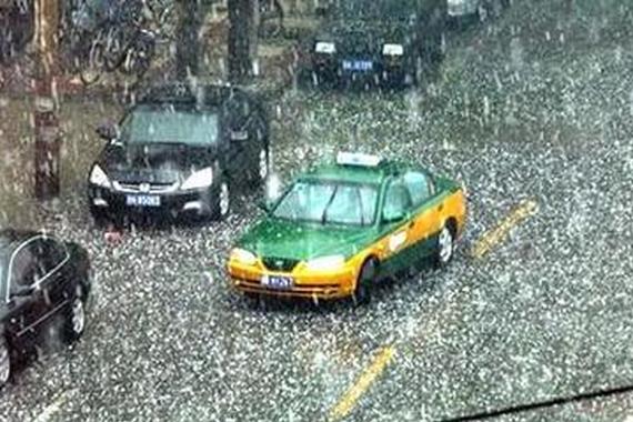 尼玛！到处下冰雹，车子被砸了保险赔吗？