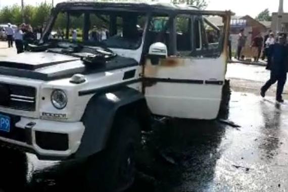 1000万G63 AMG 6×6皮卡猛兽街头烧毁