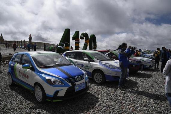 电动车环湖赛征途过半 挑战海拔最高点