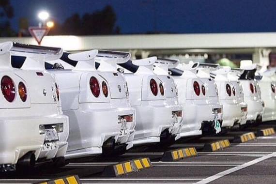 有那么一辆车 我只认识它的尾灯