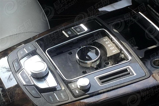 新款众泰Z700谍照曝光 采用旋钮式换挡