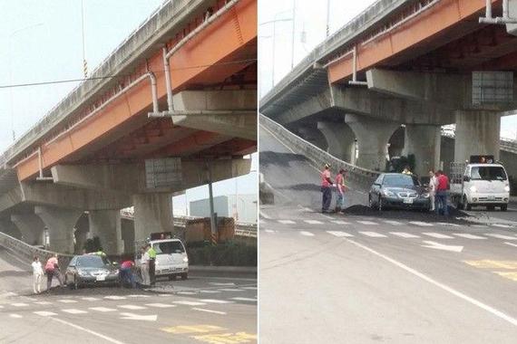 大货车沿路漏沥青 宝马被黏在匝道出口