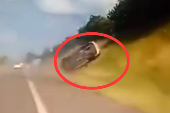 视频：为了躲避违规车 自家爱车报销了