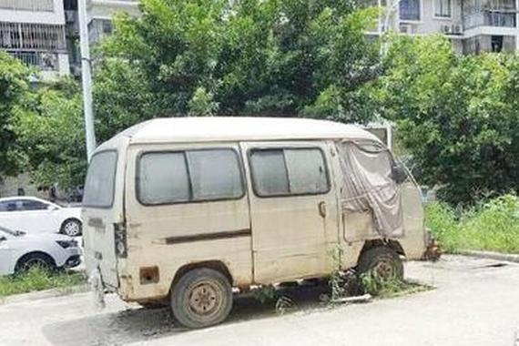 11个月没露面 僵尸车主现身被拦交3000元停车费