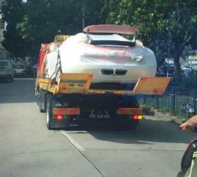 千万级定制版布加迪送女友当礼物,何患无妻?