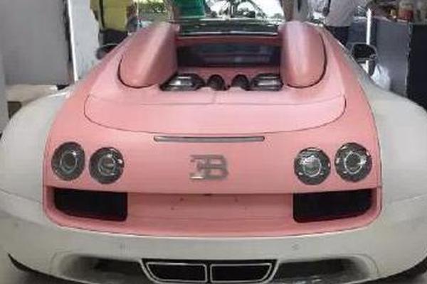 千万级定制版布加迪送女友当礼物，何患无妻？