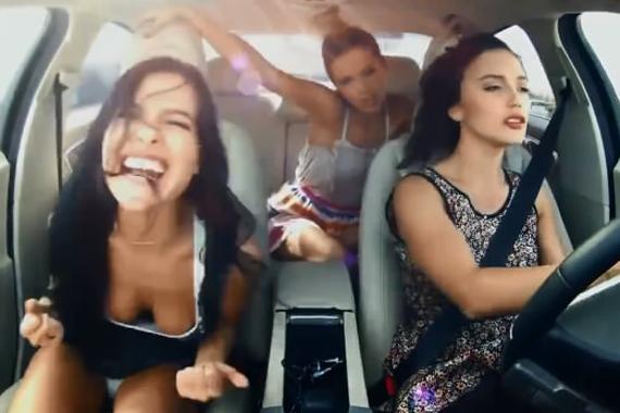 视频：终于知道女司机为啥容易出事故！