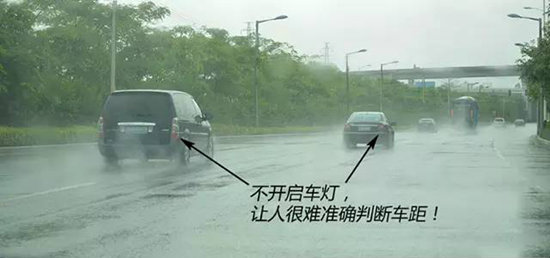 夏季自驾必看!途中遇大雨水淹怎么办?