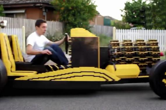 视频：乐高这下玩大了！ 玩具车也能坐人