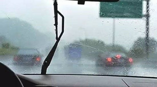 涨姿势!雨天自驾出行千万注意这5件事!