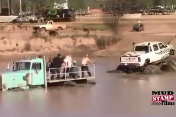 视频：武汉暴雨怎么办？这车必须得买！