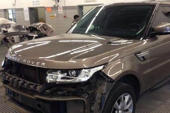 车主问收费员为何没穿制服被报复路虎被划