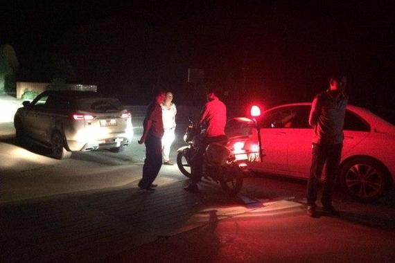 粗大屎了!吉利车主被4S店“到家“围堵殴打