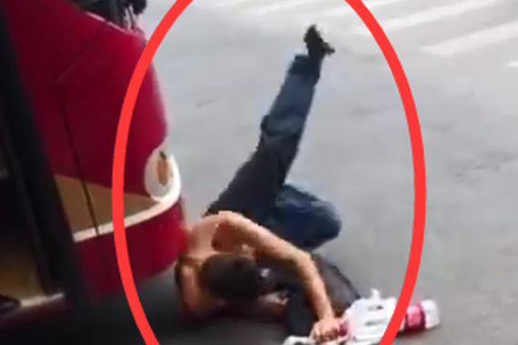 视频：碰瓷是业余的！搞笑是认真的