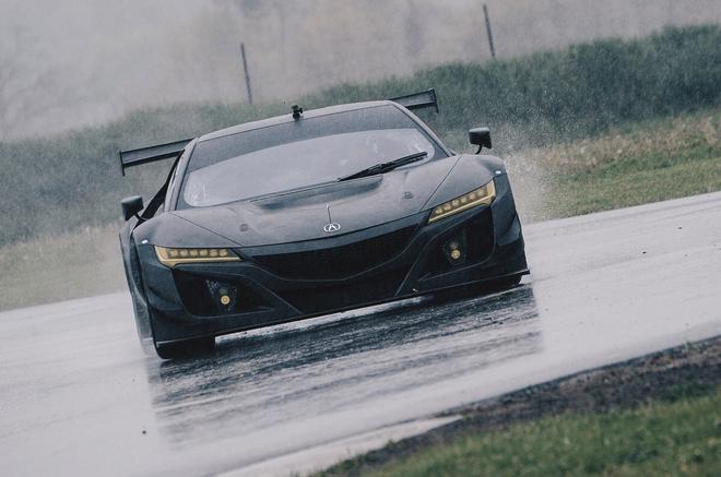 讴歌NSX GT3赛道亮相 碳纤车壳帅炸天