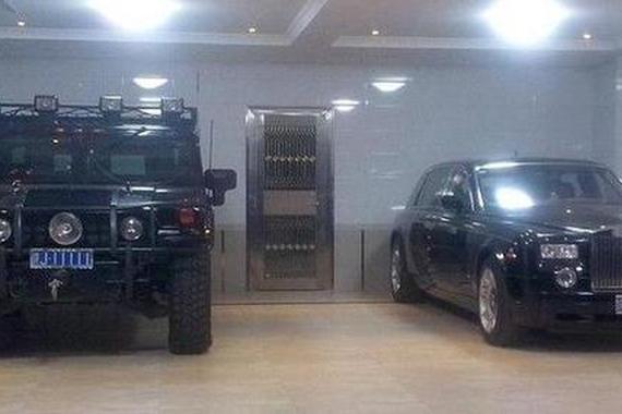 国家级贫困县的第一土豪 车库豪车多到超出想象