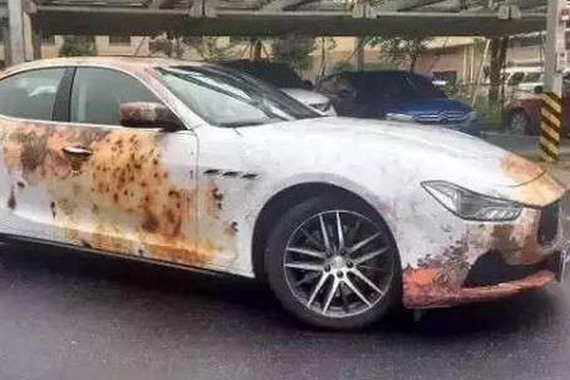 男子400万买豪车后朋友频繁借车 尝试贴这个膜