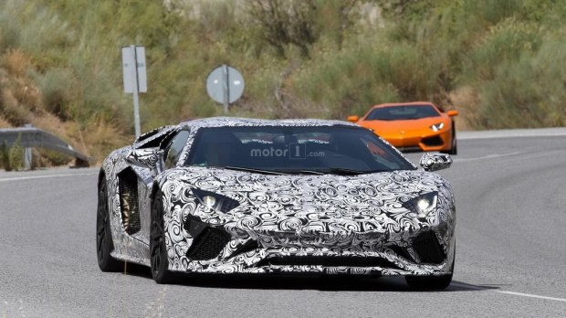 外观变化大 曝新款Aventador敞篷版谍照