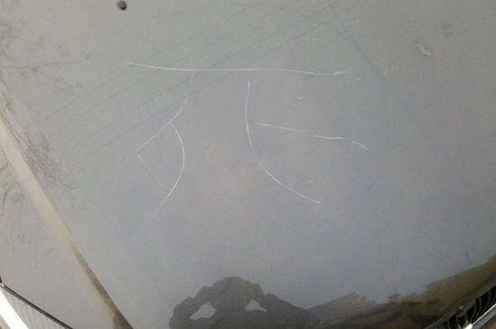 车被堵停车位被占 一招就让车主乖乖回来