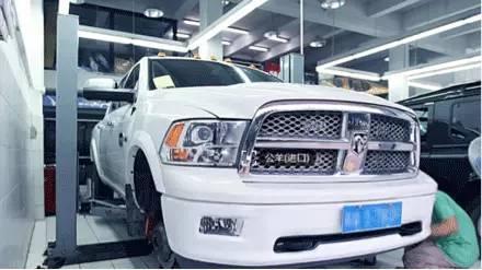 事业如日中天的赵薇名下都有哪些车?