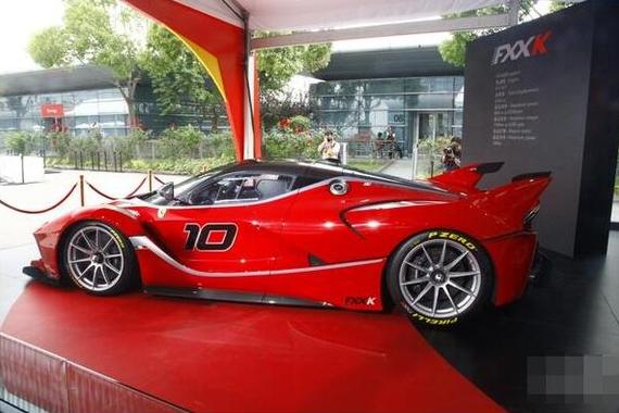 郭富城2250万买法拉利 车子却不能上路