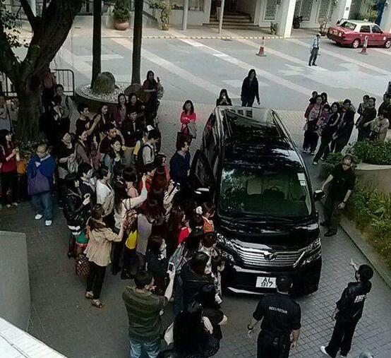 这位巨星 卖掉了所有豪车只坐保姆车