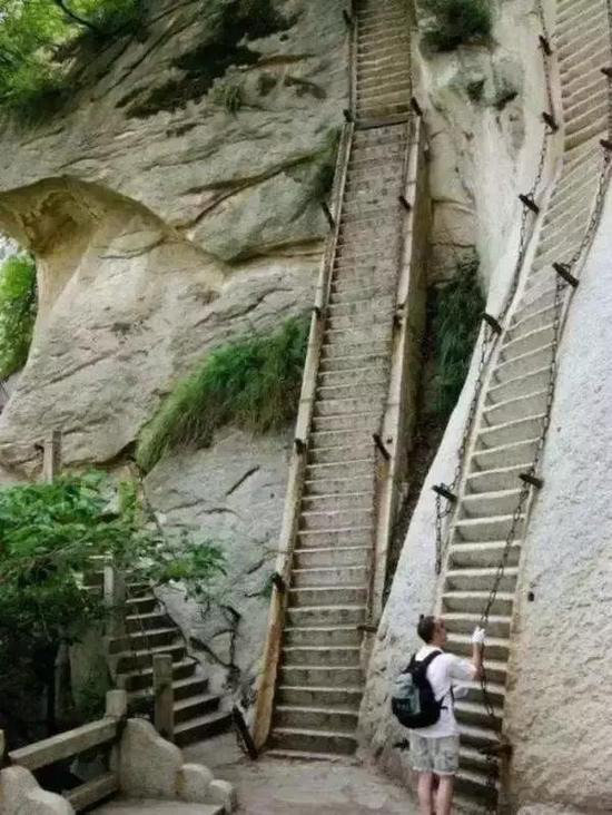 自驾最危险的旅游景点!光看都感到发抖!