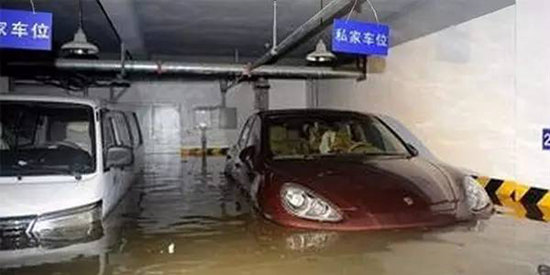 暴雨自驾涉水行车 要不要关发动机启停？