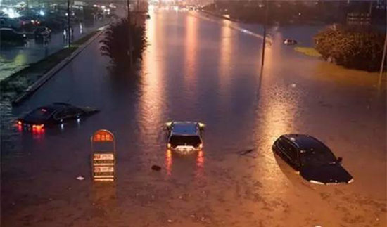 暴雨自驾涉水行车 要不要关发动机启停?