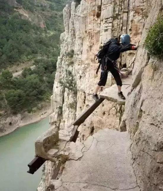 自驾最危险的旅游景点！光看都感到发抖！