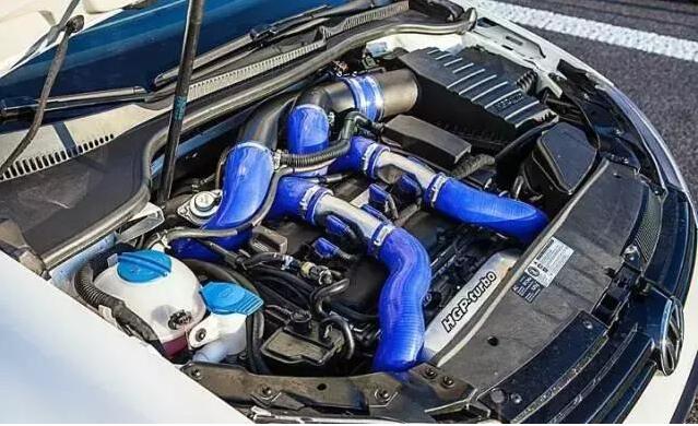 杀出一辆高尔夫R20 竟把兰博基尼甩后头