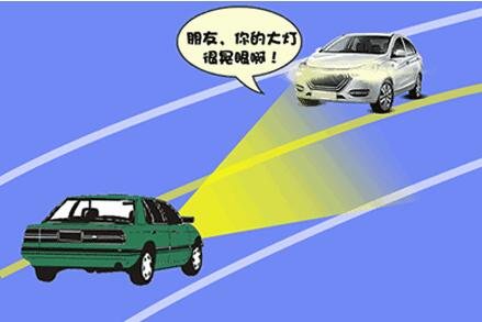 大灯闪两下究竟是什么意思