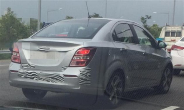 曝新款爱唯欧三厢版谍照 前脸设计更时尚