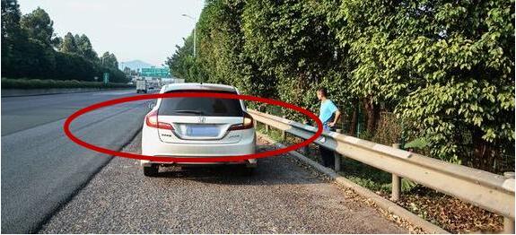 高速路上 这2种情况占用应急车道不会被罚-新浪汽车