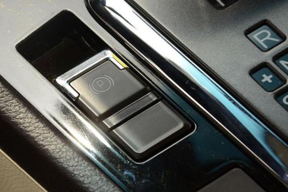 电子手刹、自动驻车、坡道辅助这都啥意思？