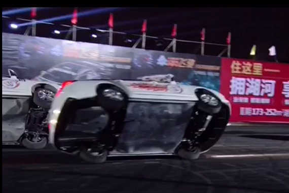 视频：国内顶级汽车特技，不看遗憾终生
