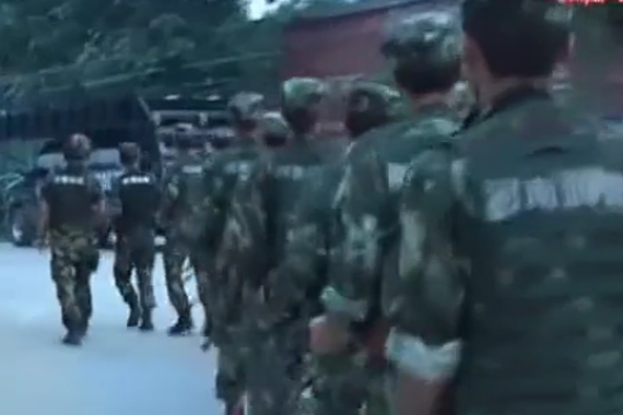 视频：武警出动无人机追捕闯卡男子