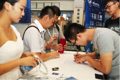 全新一代君越北京城中大秀好身材