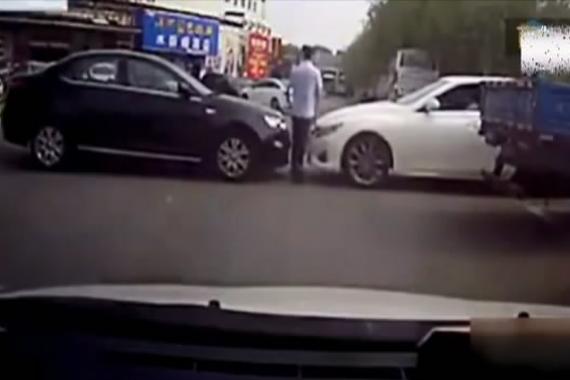 视频：女司机与车位不得不说的故事！