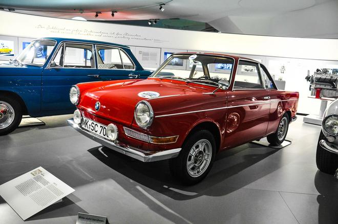 BMW 700