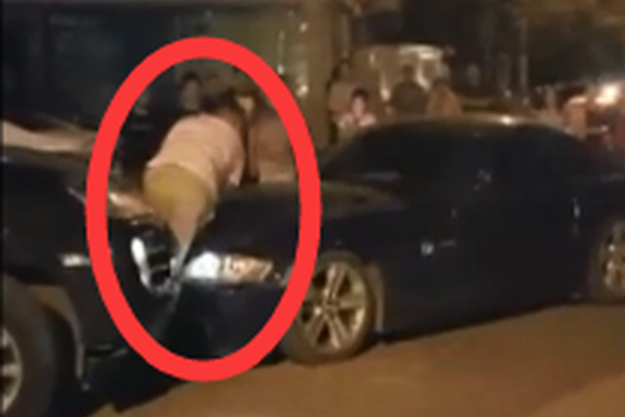 视频：宝马女司机撞断保时捷男司机双腿！