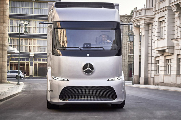 奔驰Urban eTruck纯电动概念卡车发布