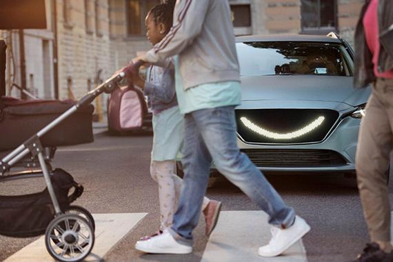 Semcon公布车与外部环境微笑交互概念