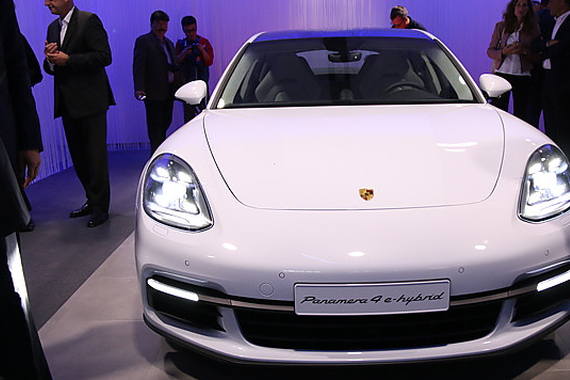 视频：巴黎车展 Panamera插电混动版