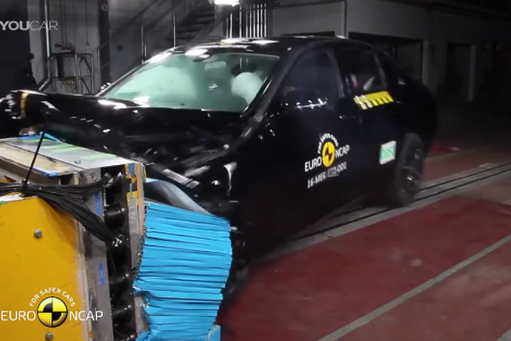 视频：2017奔驰E-Class撞击测试