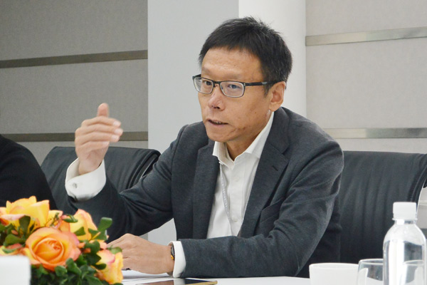 长城华冠董事长陆群