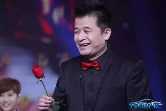 离开央视的毕福剑豪车一点不比以前差