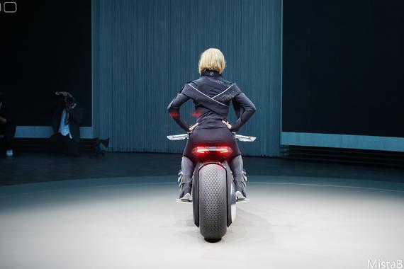 word 天呐！宝马逆天摩托让大片儿走进现实